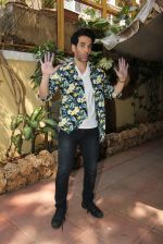 Tusshar Kapoor celebrates holi for tv channels on 15th March 2016